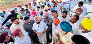 ਵਿਧਾਇਕ ਡਿੰਪੀ ਢਿੱਲੋਂ ਨੇ ਭਲਾਈਆਣਾ ਵਿਖੇ ਕੀਤਾ ਡੋਰ-ਟੂ-ਡੋਰ ਦੌਰਾ