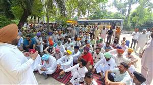 ਪੰਚਾਇਤਾਂ ਨੇ ਐਸਐਸਪੀ ਦਫਤਰ ਬਾਹਰ ਕੀਤਾ ਰੋਸ ਪ੍ਰਦਰਸ਼ਨ