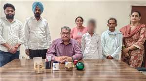 ਸਾਈਕਲ ਦੀ ਜ਼ਿੱਦ ਮਾਸੂਮ ਨੂੰ ਲੈ ਆਈ ਸੈਂਕੜੇ ਕਿਲੋਮੀਟਰ ਦੂਰ, ਅੰਮ੍ਰਿਤਸਰ 'ਚ ਹੋਇਆ ਪਿਤਾ-ਪੁੱਤਰ ਦਾ ਭਾਵੁਕ ਮਿਲਾਪ