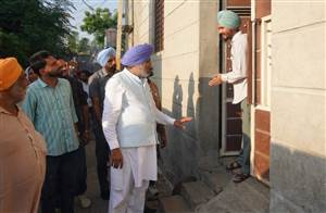 ਵੱਡੀ ਖ਼ਬਰ : ਪੰਜਾਬ ਸਰਕਾਰ ਦੀਆਂ ਲੋਕ-ਭਲਾਈ ਸਕੀਮਾਂ ਦਾ ਪ੍ਰਚਾਰ, ਘਨੌੜ ਜੱਟਾਂ ਵਿਖੇ ਲੋਕਾਂ ਦੇ ਰੂ-ਬ-ਰੂ ਹੋਏ ਹਰਪਾਲ ਸਿੰਘ ਚੀਮਾ