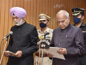 ਜਗਬੰਸ ਸਿੰਘ ਨੇ ਮੁੱਖ ਮੰਤਰੀ ਚਰਨਜੀਤ ਸਿੰਘ ਚੰਨੀ ਦੀ ਹਾਜ਼ਰੀ 'ਚ ਪੀਪੀਐੱਸਸੀ ਦੇ ਚੇਅਰਮੈਨ ਵਜੋਂ ਹਲਫ ਲਿਆ
