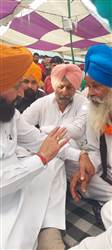 ਜੀਤਮਹਿੰਦਰ ਸਿੰਘ ਸਿੱਧੂ ਨੇ ਪ੍ਰਤਾਪ ਸਿੰਘ ਬਾਜਵਾ ਨਾਲ ਪਹੁੰਚ ਭਾਈ ਪਰਵਿੰਦਰ ਸਿੰਘ ਝੋਟਾ ਦੇ ਪਿਤਾ ਨਾਲ ਪ੍ਰਗਟਾਇਆ ਦੁੱਖ