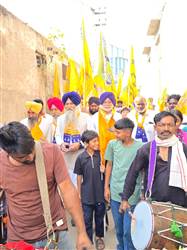ਡੋਰ ਟੂ ਡੋਰ ਮੁਹਿੰਮ ਦੌਰਾਨ ਜਥੇਦਾਰ ਗੜ੍ਹੀ ਦਾ ਕੀਤਾ ਸਵਾਗਤ