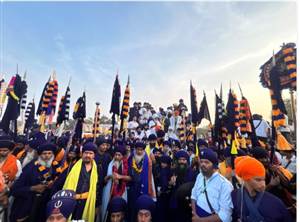 ਤਖ਼ਤ ਸ੍ਰੀ ਹਜ਼ੂਰ ਸਾਹਿਬ ਵਿਖੇ ਨਿਹੰਗ ਸਿੰਘਾਂ ਨੇ ਸਜਾਇਆ ਮਹੱਲਾ, ਸ਼ਸਤਰਧਾਰੀ ਸਿੰਘਾਂ ਨੇ ਘੋੜਸਵਾਰੀ, ਨੇਜ਼ੇਬਾਜ਼ੀ ਤੇ ਗੱਤਕੇ ਦੇ ਜੌਹਰ ਦਿਖਾਏ