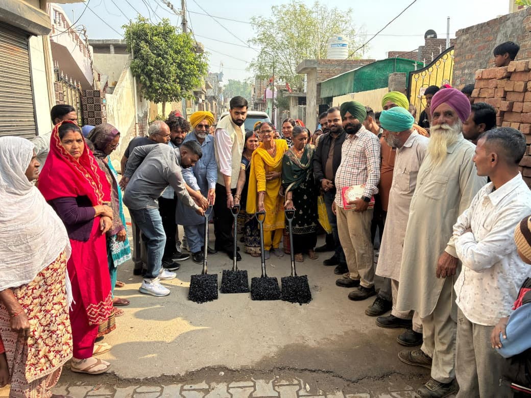 ਮੇਅਰ ਵੱਲੋਂ ਵਾਰਡ-18 ’ਚ ਪ੍ਰੀਮਿਕਸ ਦੇ ਕੰਮ ਦਾ ਉਦਘਾਟਨ