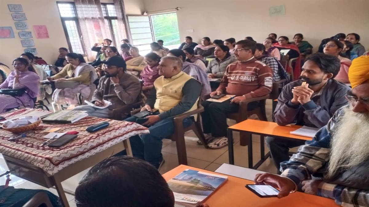 ਅਧਿਆਪਕਾਂ ਦੀ ਤਿੰਨ ਰੋਜ਼ਾ ਟ੍ਰੇਨਿੰਗ ਸਪਸ ਬਰਨਾਲਾਂ ਕਲਾਂ ਵਿਖੇ ਸ਼ੁਰੂ