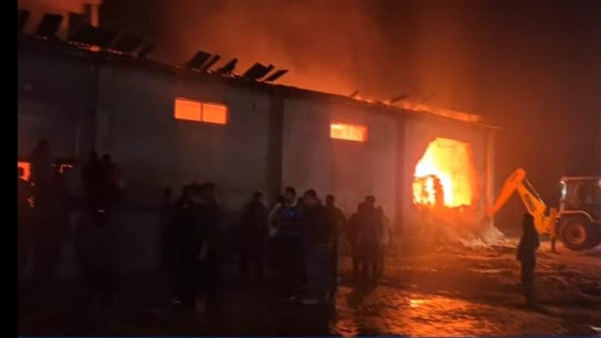 ਧਾਗਾ ਮਿਲ 'ਚ ਅੱਗ ਲੱਗਣ ਨਾਲ ਕਰੋੜਾਂ ਦਾ ਨੁਕਸਾਨ
