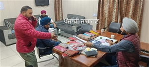 ਲੁਧਿਆਣਾ ਦੀ ਸਬਜ਼ੀ ਮੰਡੀ 'ਚ ਸਕੱਤਰ ਨੇ ਟੀਮ ਸਮੇਤ ਕੀਤੀ ਛਾਪੇਮਾਰੀ, ਕਬਜ਼ੇ 'ਚ ਲਏ 10 ਤੋਂ 12 ਫਰਮਾਂ ਦੇ ਕਾਗਜ਼ਾਤ