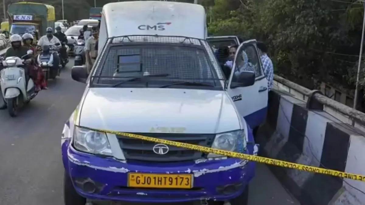 RBI ਕੈਸ਼ ਵੈਨ 'ਚੋਂ 7 ਕਰੋੜ ਲੁੱਟਣ ਦੇ ਮਾਮਲੇ 'ਚ ਨਵਾਂ ਮੋੜ, ਪੁਲਿਸ ਕਾਂਸਟੇਬਲ ਨੇ ਰਚਿਆ ਸਾਰਾ ਖੇਡ; 3 ਦੋਸ਼ੀ ਗ੍ਰਿਫ਼ਤਾਰ