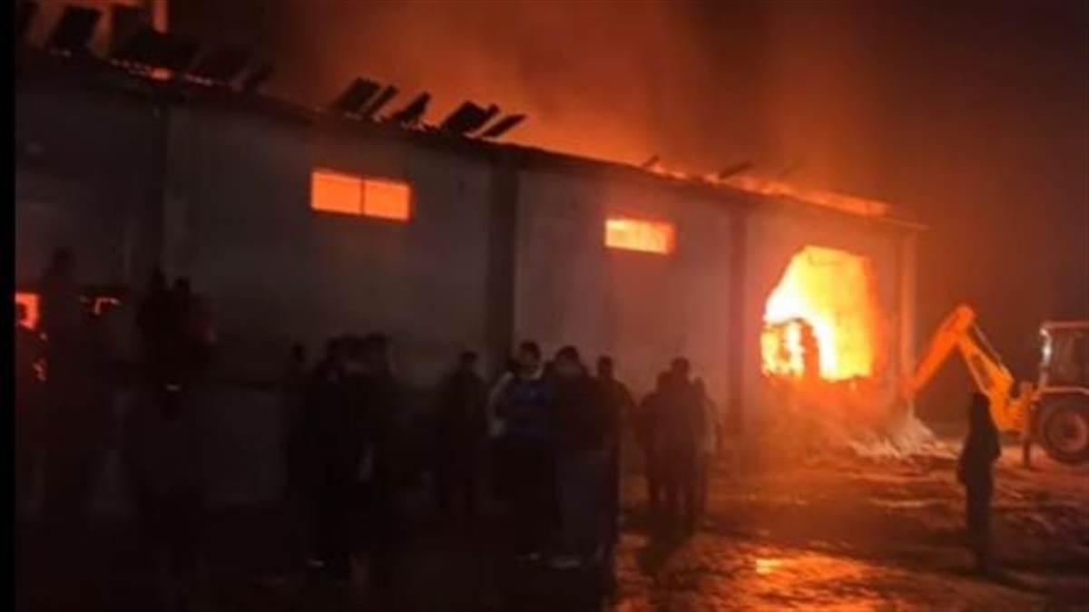 Patiala News : ਧਾਗਾ ਮਿੱਲ 'ਚ ਲੱਗੀ ਭਿਆਨਕ ਅੱਗ, ਕਰੋੜਾਂ ਰੁਪਏ ਦਾ ਸਾਮਾਨ ਸੜ ਕੇ ਸੁਆਹ