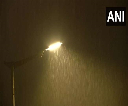 KAMBIA NORTH INDIA RECORD RAND WELCOMES Cold Delhi receives highest rainfall since 1995