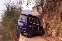 The master of driving even took a turn on a narrow mountain road Video going viral on social media
