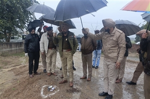 ਪੁਲਿਸ ਤੇ ਬਦਮਾਸ਼ ਵਿਚਾਲੇ ਮੁਠਭੇੜ, ਜ਼ਖ਼ਮੀ ਹਾਲਤ 'ਚ ਗ੍ਰਿਫ਼ਤਾਰ. ਮੁਲਜ਼ਮ ਕੋਲੋਂ ਪਿਸਤੌਲ ਤੇ ਬਾਈਕ ਬਰਾਮਦ