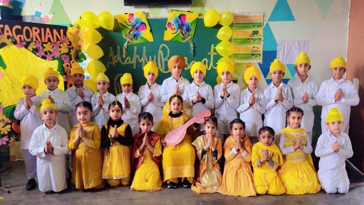 ਬਸੰਤ ਪੰਚਮੀ ਤੇ ਮਾਂ ਸਰਸਵਤੀ ਜੀ ਦਾ ਜਨਮ ਦਿਹਾਡ਼ਾ ਮਨਾਇਆ