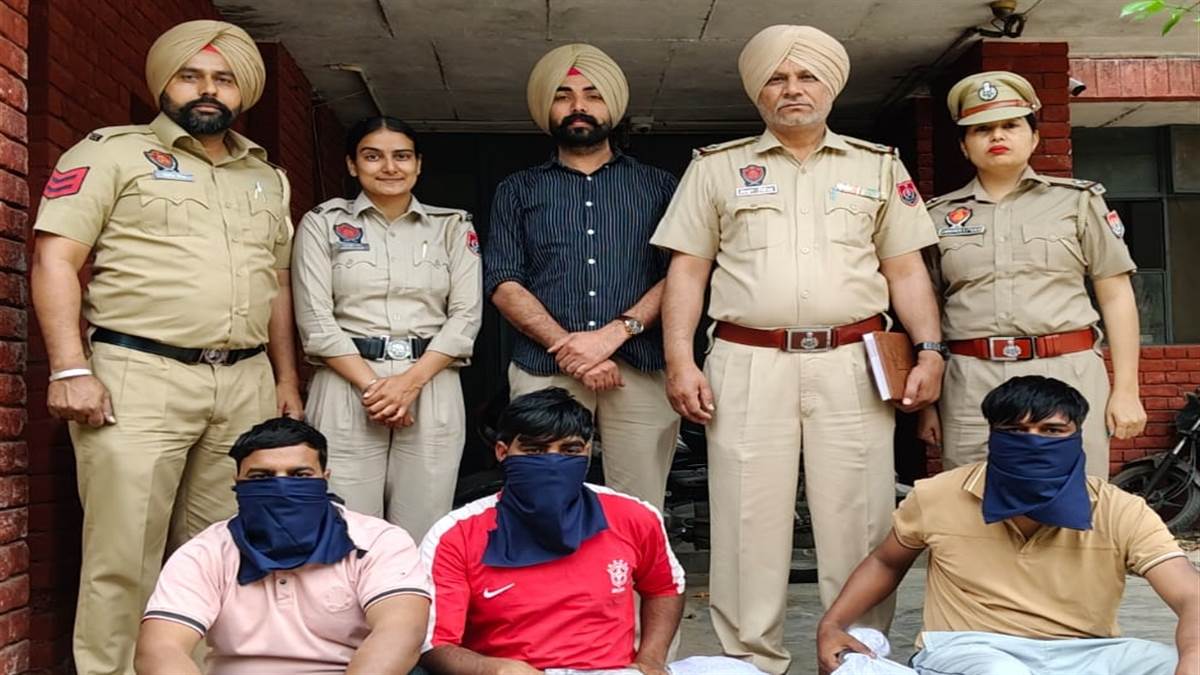 ਪੁਲਿਸ ਦੀ ਵਰਦੀ ਪਾ ਕੇ ਲੋਕਾਂ ਨੂੰ ਲੁੱਟਣ ਵਾਲਿਆਂ ਨੂੰ ਕੀਤਾ ਕਾਬੂ