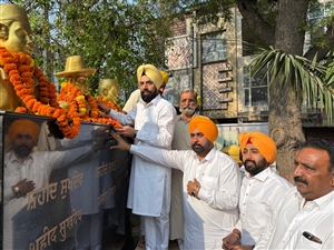 ਆਰਿਆ ਸਮਾਜ ਚੌਕ ਤੋਂ ਹੁਸੈਨੀਵਾਲਾ ਤਕ ਸ਼ਹੀਦਾਂ ਨੂੰ ਸ਼ਰਧਾਂਜਲੀ ਭੇਟ