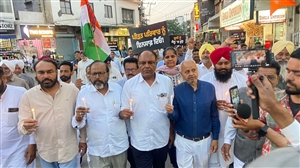 ਡਾ  ਰੰਧਾਵਾ ਖੁਦਕੁਸ਼ੀ ਮਾਮਲੇ ਦੇ ਨਿਆਂ ਲਈ ਕਾਂਗਰਸ ਵੱਲੋਂ ਕੈਂਡਲ ਮਾਰਚ
