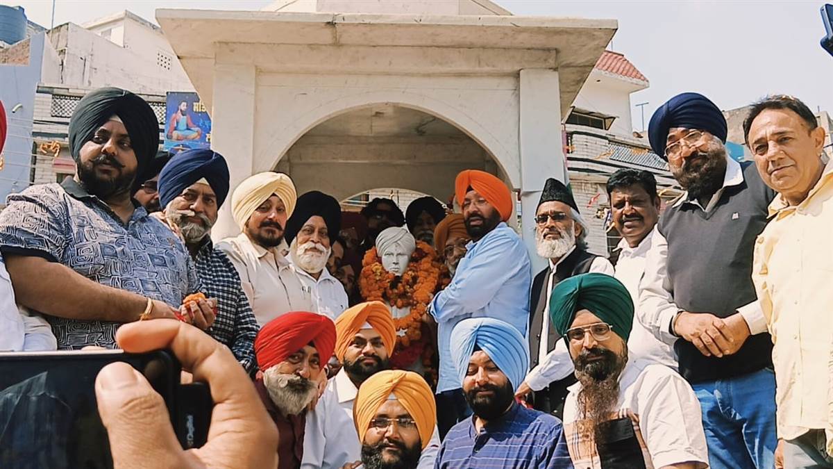 ਸ਼ਹੀਦ-ਏ-ਆਜ਼ਮ ਭਗਤ ਸਿੰਘ ਨੂੰ ਭੇਟ ਕੀਤੀ ਸ਼ਰਧਾਂਜਲੀ