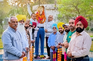 ਕ੍ਰਾਂਤੀਕਾਰੀ ਨਾਇਕਾਂ ਨੂੰ ਸ਼ਰਧਾ ਦੇ ਫੁੱਲ ਭੇਟ