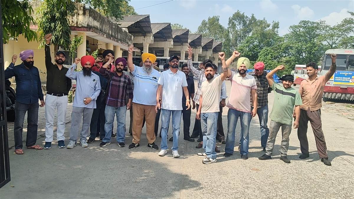 ਰੋਡਵੇਜ਼ ਕਰਮਚਾਰੀਆ ਵੱਲੋਂ ਭਗਤ ਸਿੰਘ ਨੂੰ ਸ਼ਰਧਾਂਜਲੀ ਭੇਟ