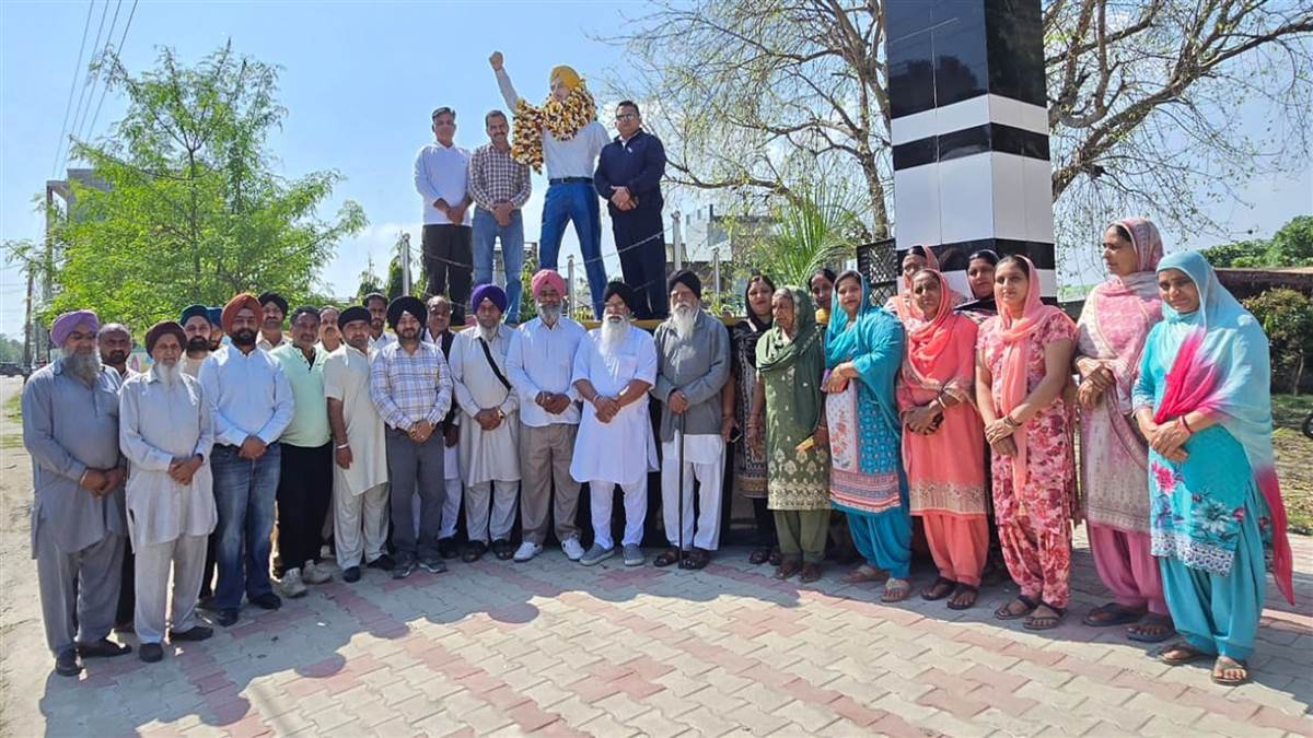 ਅਜ਼ਾਦੀ ਦੇ ਪਰਵਾਨਿਆਂ ਨੂੰ ਭੇਂਟ ਕੀਤੀਆਂ ਸ਼ਰਧਾਲੀਆਂ