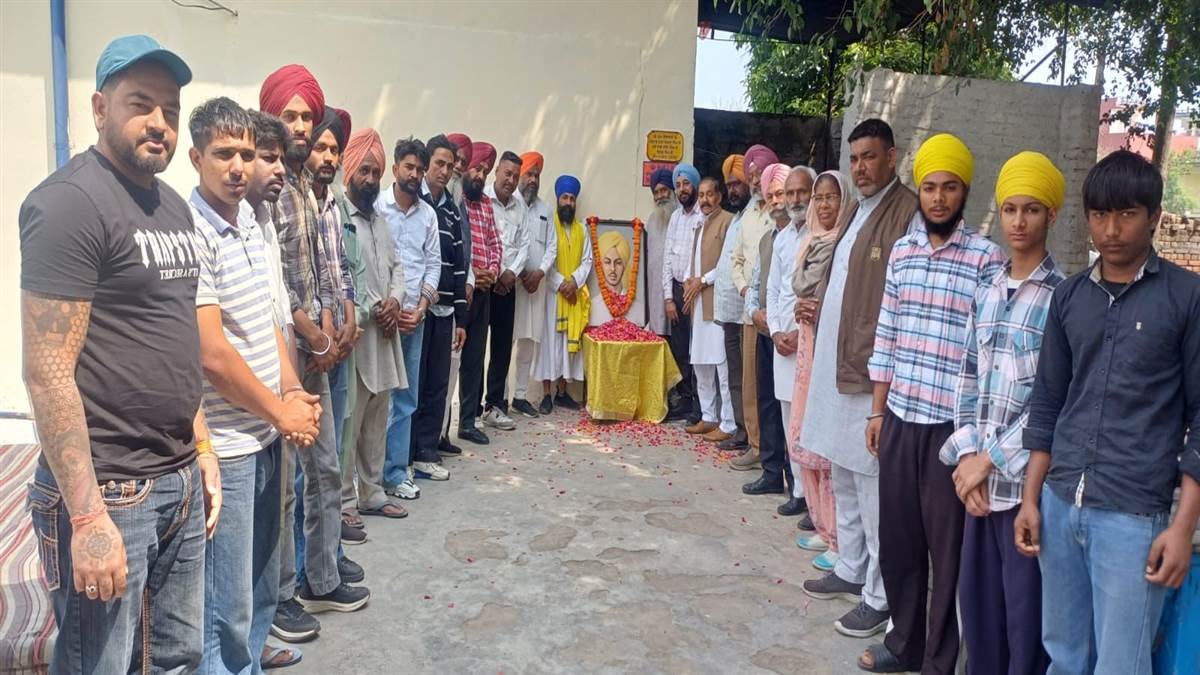 ਡਾ. ਹਰਬੰਸ ਨੇ ਸ਼ਹੀਦਾਂ ਨੂੰ ਭੇਟ ਕੀਤੀਆਂ ਸ਼ਰਧਾਂਜਲੀਆਂ