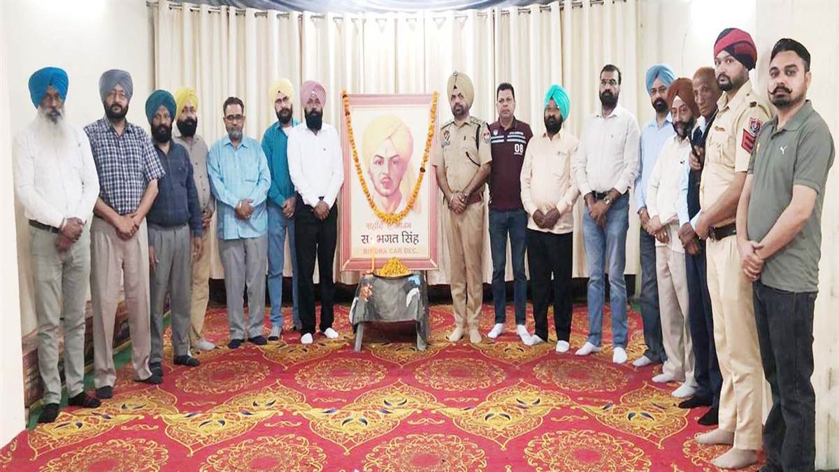 ਸ਼ਹੀਦਾਂ ਦੇ ਪੂਰਨਿਆ ’ਤੇ ਚੱਲਣਾ ਚਾਹੀਦਾ ਹੈ : ਇਦਰਪ੍ਰੀਤ ਬਡੂੰਗਰ