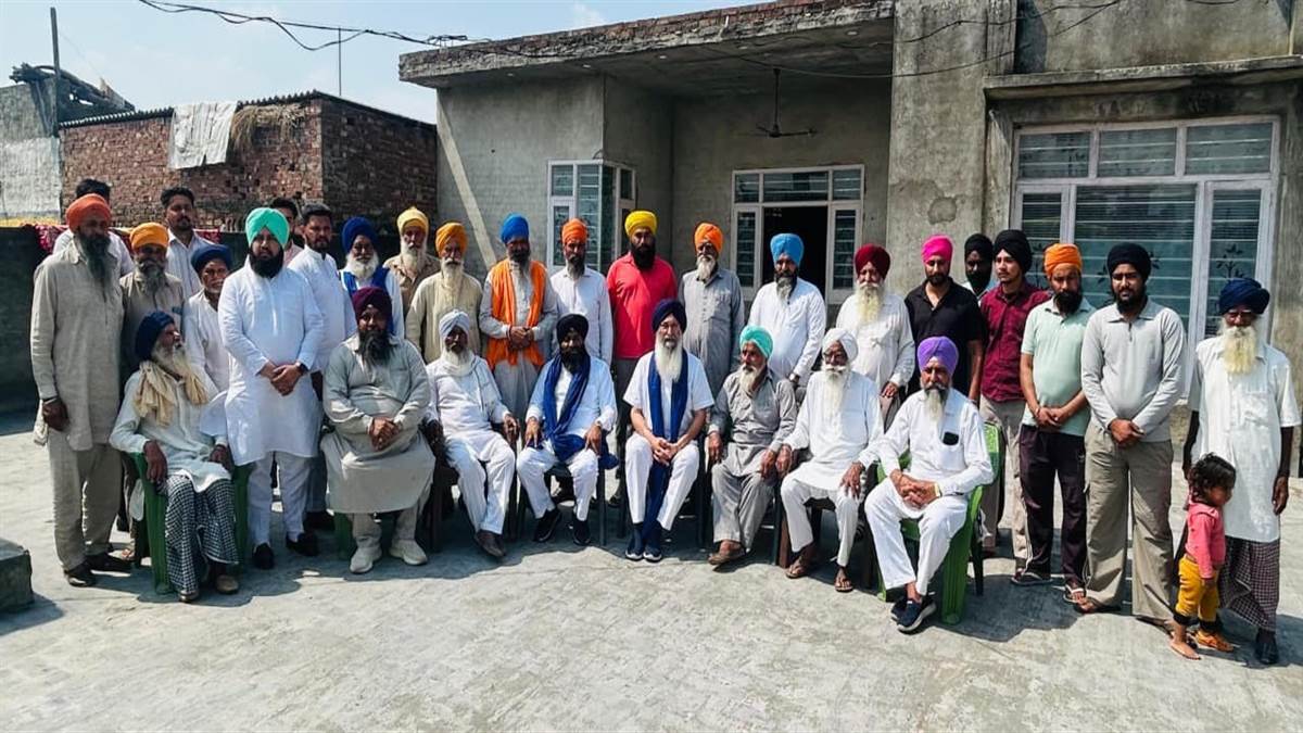 ਪਿੰਡ ਐਮਾ ਮੱਲ੍ਹੀਆ ’ਚ ਅਕਾਲੀ ਦਲ ਦੀ ਵਰਕਰ ਮੀਟਿੰਗ, ਜ਼ਮੀਨੀ ਪੱਧਰ ‘ਤੇ ਪਾਰਟੀ ਮਜ਼ਬੂਤ ਕਰਨ ਲਈ ਬਣਾਈ ਰਣਨੀਤੀ