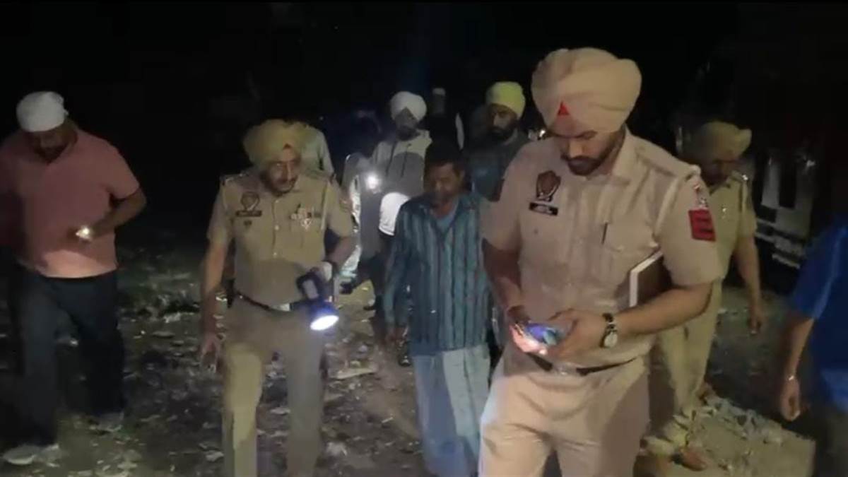 ਖੰਨਾ 'ਚ ਗੁਟਕਾ ਸਾਹਿਬ ਦੀ ਬੇਅਦਬੀ ਕਾਰਨ ਸਨਸਨੀ: ਸੀਸੀਟੀਵੀ 'ਚ ਕੈਦ ਹੋਈ ਤਿੰਨ ਬੱਚਿਆਂ ਦੀ ਕਰਤੂਤ, ਪੁਲਿਸ ਨੇ ਲਿਆ ਹਿਰਾਸਤ 'ਚ
