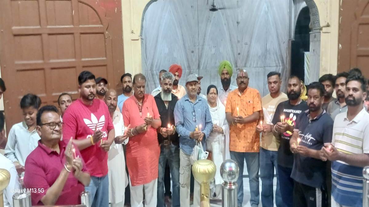 ਹਿੰਦੂ ਸੁਰੱਖਿਆ ਸੰਮਤੀ ਵੱਲੋਂ ਪੁਲਵਾਮਾ ਦੇ ਸ਼ਹੀਦਾਂ ਨੂੰ ਸ਼ਰਧਾਂਜਲੀਆਂ ਭੇਟ
