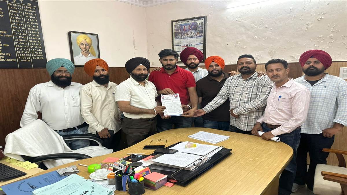 ਮੀਟਰ ਰੀਡਰਾਂ ਵੱਲੋਂ ਸੌਂਪਿਆ ਮੰਗ ਪੱਤਰ