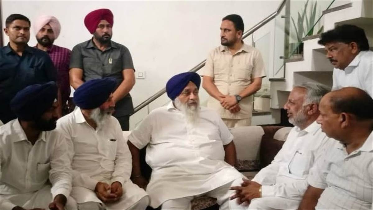 ਗਰਗ ਦੇ ਘਰ ਪੁੱਜੇ ਸੁਖਬੀਰ ਸਿੰਘ ਬਾਦਲ; ਪੁੱਤਰ 'ਤੇ ਹਮਲੇ ਨੂੰ ਲੈ ਕੇ ਘੇਰਿਆ ਪ੍ਰਸ਼ਾਸਨ ਨੂੰ, ਦੋਸ਼ੀਆਂ 'ਤੇ ਸਖ਼ਤ ਕਾਰਵਾਈ ਦੀ ਮੰਗ