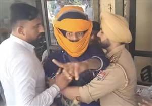 Ludhiana News : ਰਾਜੀਵ ਟੰਡਨ ਹਮਲੇ ਤੋਂ ਬਾਅਦ ਤਣਾਅ, DCP ਨੂੰ ਮਿਲ ਕੇ ਬਾਹਰ ਮੁੜ ਆਹਮੋ-ਸਾਹਮਣੇ ਹੋਏ ਸ਼ਿਵਸੈਨਾ ਆਗੂ ਤੇ ਨਿਹੰਗ