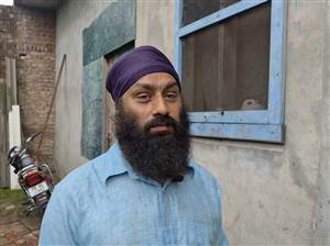 ਲਗਾਤਾਰ ਪੈ ਰਹੇ ਮੀਂਹ ਕਾਰਨ ਖਾਲੜਾ ਵਾਸੀ ਦੋ ਭਰਾਵਾਂ ਦੇ ਘਰਾਂ ਦੀਆਂ ਛੱਤਾਂ ਡਿੱਗੀਆਂ