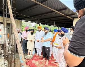 ਗੁਰਦੁਆਰਾ ਸਾਹਿਬ ਦੀ ਦੂਜੀ ਮੰਜ਼ਿਲ ਤੇ ਲੰਗਰ ਹਾਲ ਦਾ ਨੀਂਹ ਪੱਥਰ ਰੱਖਿਆ