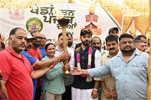 ਵਿਧਾਇਕ ਤੇ ਖਿਡਾਰੀਆਂ ਵੱਲੋਂ ਖੇਡਾਂ ਦੀ ਮਸ਼ਾਲ ਦਾ ਮੇਹਟੀਆਣਾ ’ਚ ਗਰਮਜੋਸ਼ੀ ਨਾਲ ਸਵਾਗਤ