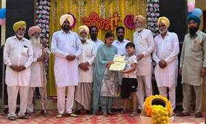ਨੰਦ ਸਿੰਘ ਸੇਖੋਂ ਯਾਦਗਾਰੀ ਟਰਾਫੀ ਨਾਲ ਵਿਦਿਆਰਥੀਆਂ ਦਾ ਸਨਮਾਨ