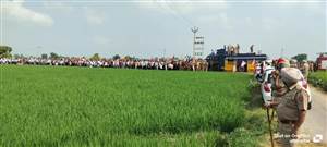 CM ਮਾਨ ਦੇ ਪਿੰਡ ਵੱਲ ਕੂਚ ਕਰ ਰਹੇ ਮੁਲਾਜ਼ਮਾਂ ਤੇ ਪੁਲਿਸ ਵਿਚਾਲੇ ਤਣਾਅ, ਰਸਤੇ 'ਚ ਰੋਕੇ ਗਏ ਪ੍ਰਦਰਸ਼ਨਕਾਰੀ