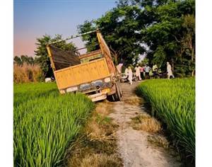 Moga News : ਟਰਾਂਸਫਾਰਮਰ ਤੇ ਮੋਟਰਾਂ ਦੀਆਂ ਕੇਬਲਾਂ ਚੋਰੀ ਕਰਨ ਆਇਆ ਚੋਰ ਗਿਰੋਹ ਟਰੱਕ ਤੇ ਕਾਰ ਛੱਡ ਕੇ ਫ਼ਰਾਰ