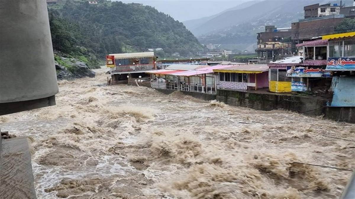 पाकिस्तान में बाढ़ का कहर जारी
