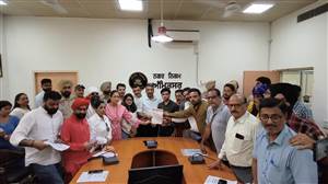 ਰਾਸ਼ਟਰੀ ਗਊ ਸੁਰੱਖਿਆ ਮਹਾਸੰਘ ਵੱਲੋਂ ਨਿਗਮ ਦੇ ਬਾਹਰ ਰੋਸ ਪ੍ਰਦਰਸ਼ਨ