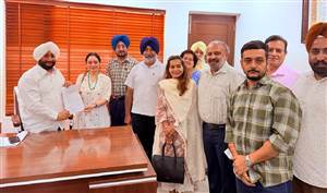 ਮੁਹਾਲੀ ਫੇਜ਼-6 ਦੇ ਵਸਨੀਕਾਂ ਦਾ ਵਫ਼ਦ ਵਿਧਾਇਕ ਨੂੰ ਮਿਲਿਆ