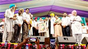 ਗਾਇਕ ਕੁਲਵਿੰਦਰ ਬਿੱਲਾ ਨੇ ਆਪਣੀ ਗਾਇਕੀ ਨਾਲ ਦਰਸ਼ਕ ਝੂੰਮਣ ਲਾਏ