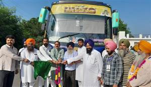 ਹਲਕਾ ਇੰਚਾਰਜ ਗੜ੍ਹੀ ਨੇ 3 ਬੱਸਾਂ ਨੂੰ ਹਰੀ ਝੰਡੀ ਦੇ ਕੇ ਰਵਾਨਾ ਕੀਤਾ