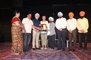 ਡੀਬੀਯੂ ’ਚ ਨਾਟਕ ‘ਬੰਦੇ ਬਣੋ ਬੰਦੇ’ ਦੀ ਸੱਭਿਆਚਾਰਕ ਸ਼ਾਮ ਕਰਵਾਈ