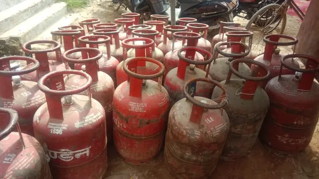 ਨਵਾਂ LPG ਕਨੈਕਸ਼ਨ ਲੈਣ ਵਾਲਿਆਂ ਨੂੰ ਵੱਡਾ ਝਟਕਾ! 6 ਮਹੀਨਿਆਂ ਤੋਂ ਬੰਦ ਨਵੇਂ ਕਨੈਕਸ਼ਨ, ਬੁਕਿੰਗ ਲਈ ਹੁਣ ਕਰਨੀ ਪਵੇਗੀ ਹੋਰ ਉਡੀਕ