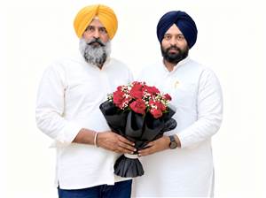ਆਸ਼ੂ ਬੰਗੜ ਨੇ ਪ੍ਰਗਟ ਸਿੰਘ ਨਾਲ ਕੀਤੀ ਮੁਲਾਕਾਤ