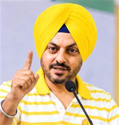 ਨੂਰਪੁਰਬੇਦੀ-ਰੂਪਨਗਰ ਸੜਕ ਦੀ ਮਾੜੀ ਹਾਲਤ ਖ਼ਿਲਾਫ਼ ਕਿਸਾਨ ਮੋਰਚਾ ਸਖ਼ਤ, ਇੱਕ ਹਫ਼ਤੇ ਦਾ ਅਲਟੀਮੇਟਮ