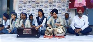 ਸਕੂਲ ’ਚ ਭਾਸ਼ਣ ਤੇ ਸ਼ਬਦ ਗਾਇਨ ਗੁਰਮਤਿ ਸਮਾਗਮ ਕਰਵਾਇਆ