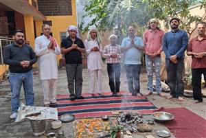 ਰਾਮਲੀਲਾ ਕਮੇਟੀ ਨੇ ਮਹਾਵੀਰ ਦਾ ਝੰਡਾ ਉਤਾਰਨ ਮੌਕੇ ਕਰਵਾਇਆ ਹਵਨ ਯੱਗ